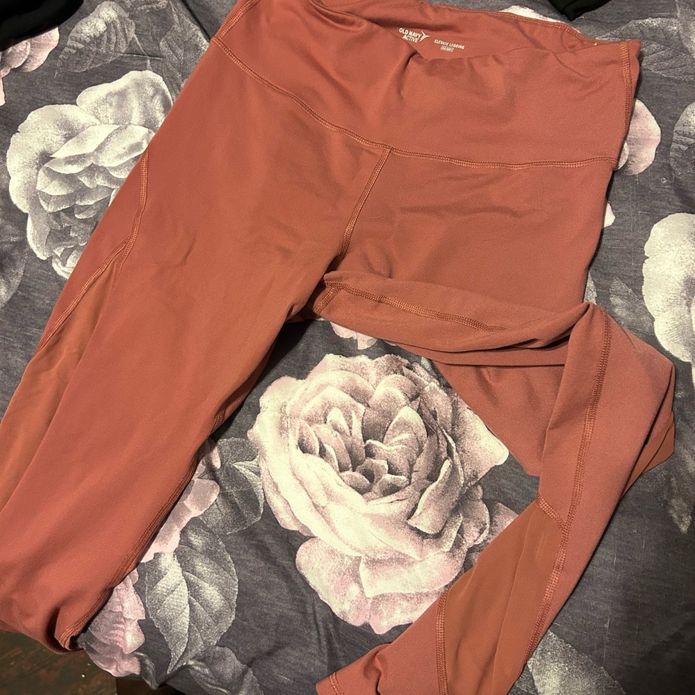 Old Navy Elevate Leggings size Large